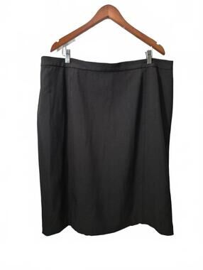 Le Suit Ladies Black Lined Straight Skirt Midi Length Classic Rear Side